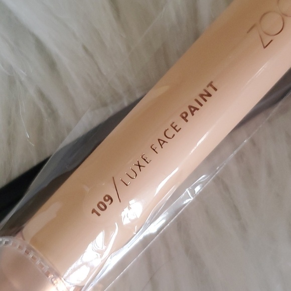 Zoeva 109 Luxe Face Brush - Picture 3 of 3